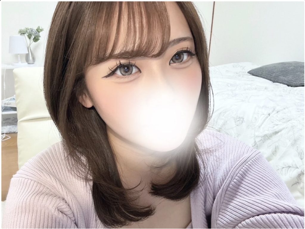 DXLIVEのYUKIpkちゃんが白い肌とDカップを揺らしてオナニーする瞬間のレビュー用画像