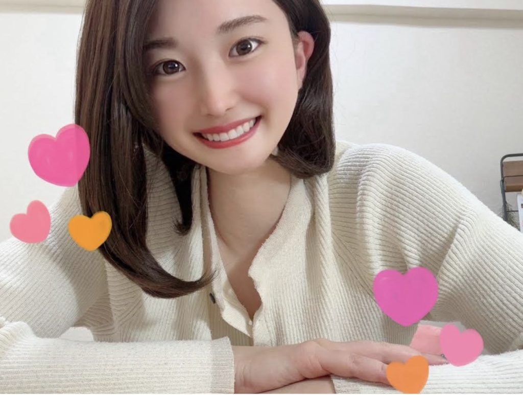 aSAKIooちゃんの形が綺麗なDカップ美乳が強調されたDXLIVEおっぱいアングル