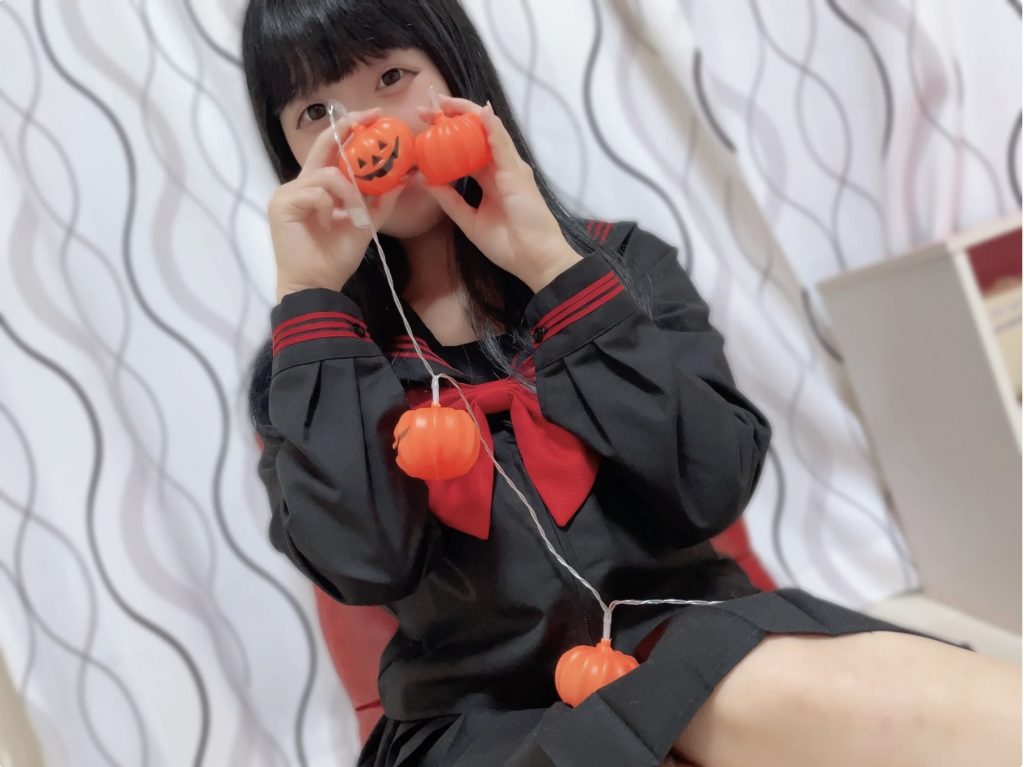 DXLIVEの女子大生パフォーマーoSUIoちゃんを紹介するレビュー記事用アイキャッチ画像