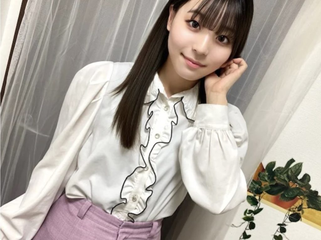 DXLIVEのoyRIKAoyちゃんが笑顔でこちらを見つめるプロフィール用アイキャッチ画像