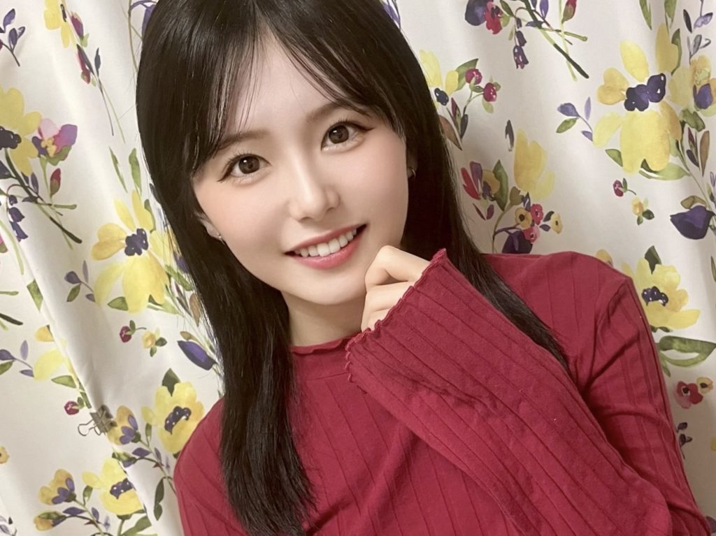 xRANeeoちゃん 癒し系笑顔が魅力の新人OLパフォーマー