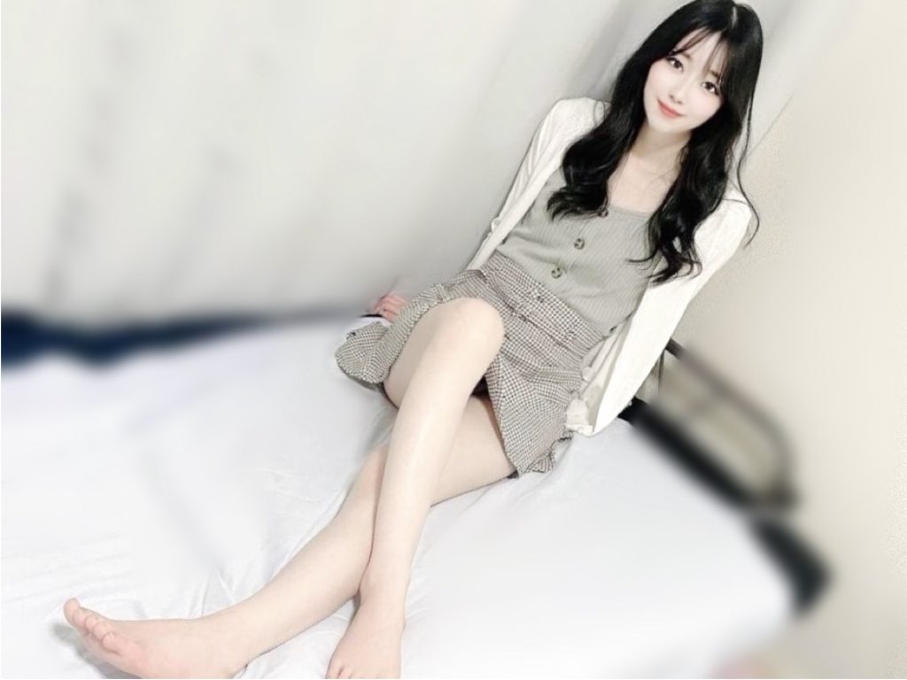     oMIUeeちゃんの新人プロフィール画面と顔出し情報