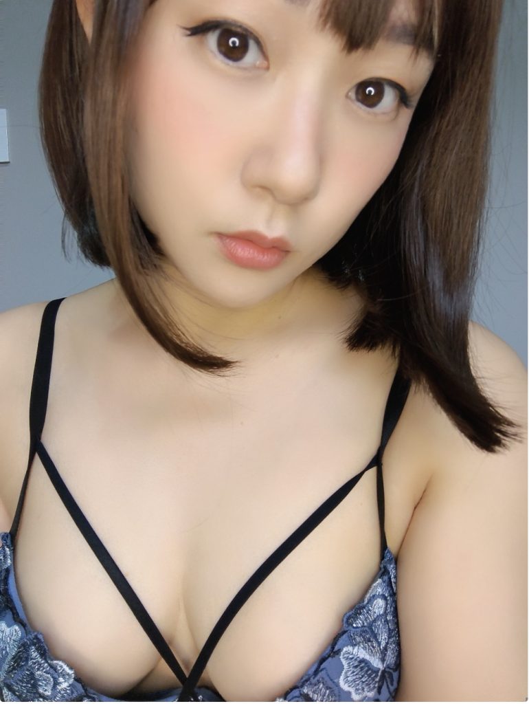     waccaちゃん 落ち着いた雰囲気の人妻系キャラ