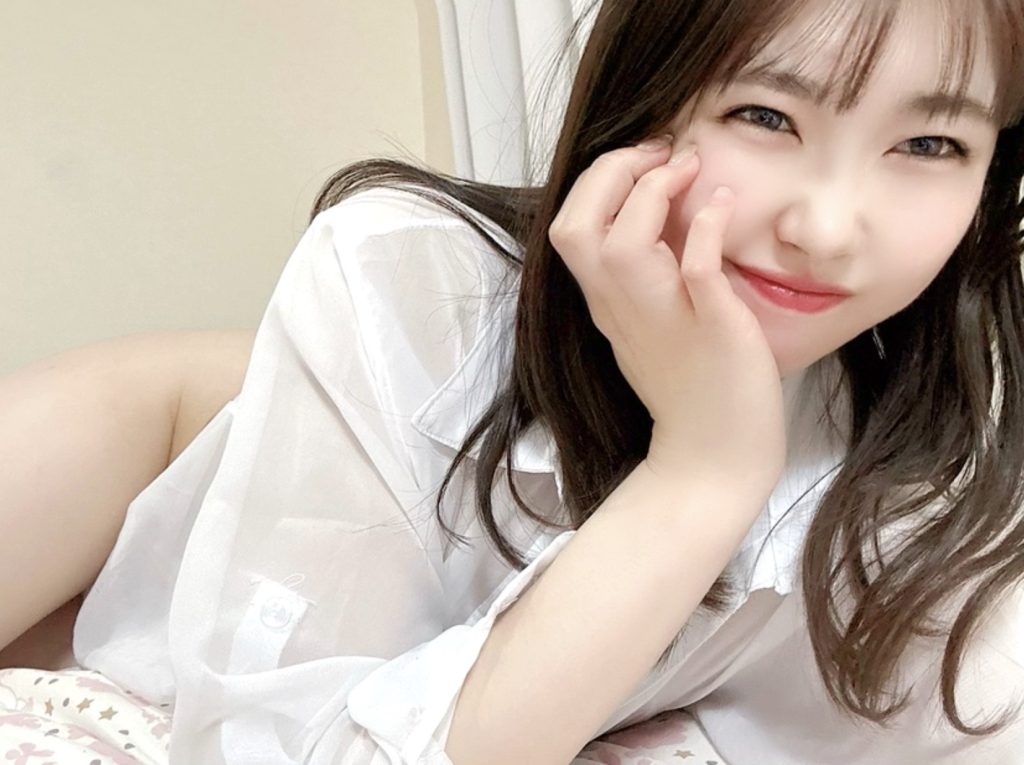 MIUmiuQちゃん DXLIVE 癒し系OLパフォーマーのプロフィール紹介