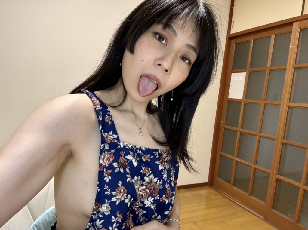     DXLIVEのYellowFever21ちゃんを紹介する知性派お姉さん系レビュー画像